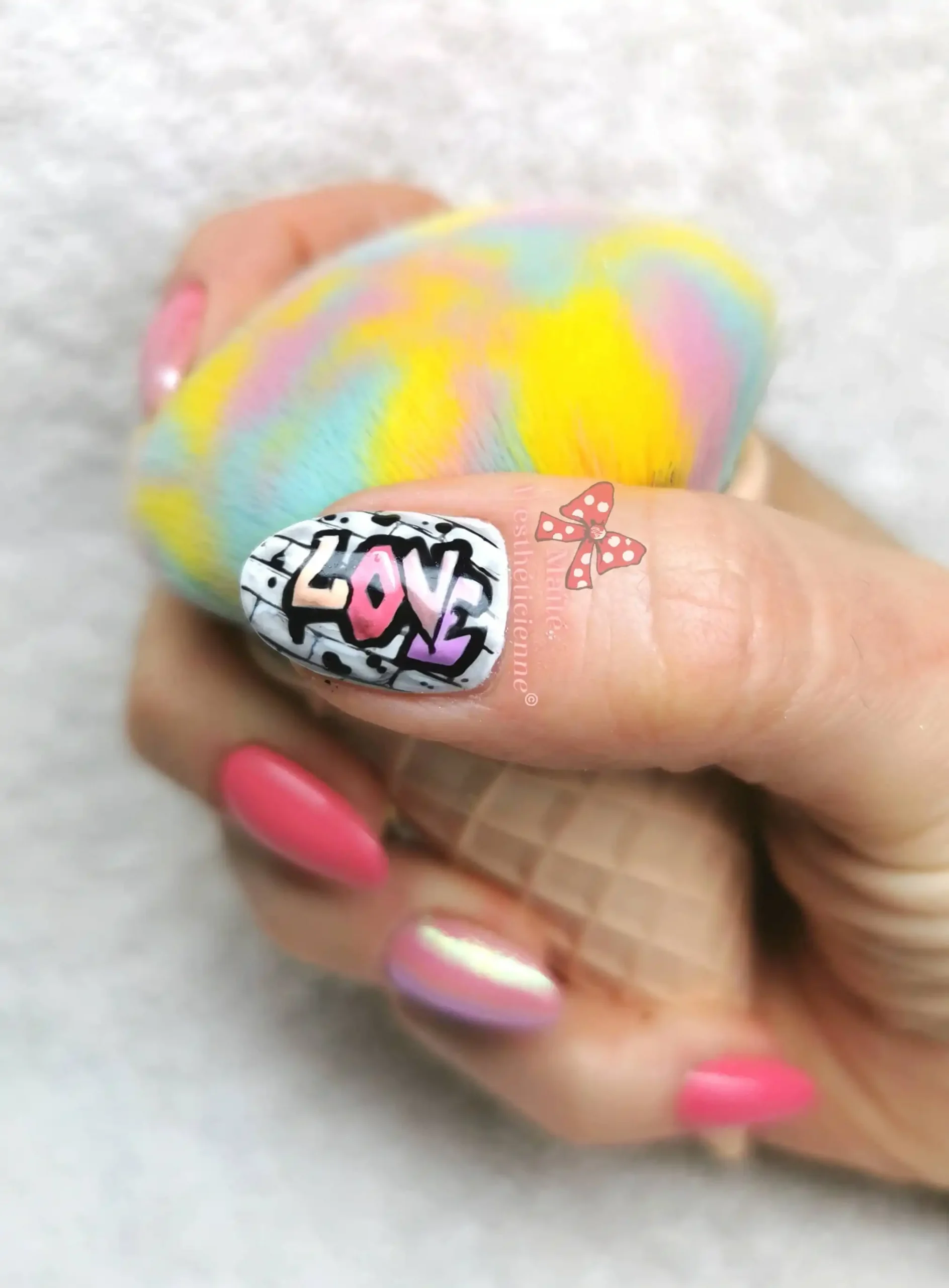 Nail art pompom